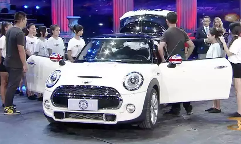 mini cooper: How many people can you accommodate in your