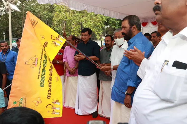 അനന്തപുരിയെ ഇളക്കിമറിച്ച് ഘോഷയാത്ര അനന്തപുരിയെ ഇളക്കിമറിച്ച് ഘോഷയാത്ര