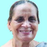 വീ​ട്ട​മ്മ കാ​റി​ടി​ച്ച് മ​രി​ച്ചു