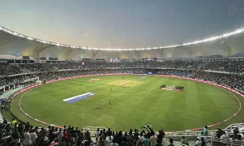 ആരാധകർ ഒഴുകി; ആവേശക്കടലായി കലാശപ്പോര്