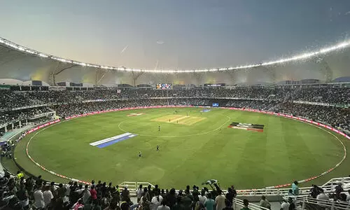 ആരാധകർ ഒഴുകി; ആവേശക്കടലായി കലാശപ്പോര്