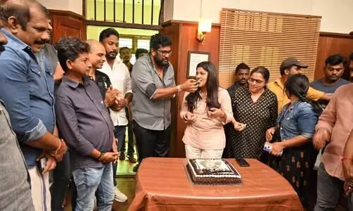 കാപ്പയുടെ സെറ്റിൽ അപർണ്ണാ ബാലമുരളിക്ക് ജൻമദിനാഘോഷം