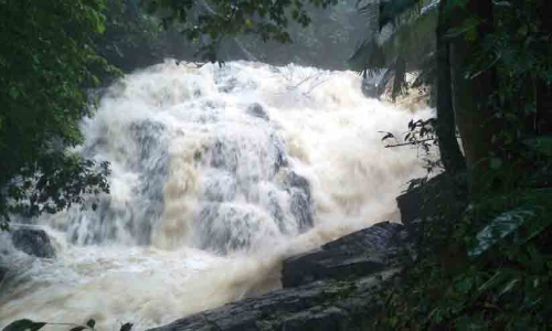 മാരിവില്ലഴകിൽ പാൽച്ചുരം വെള്ളച്ചാട്ടം