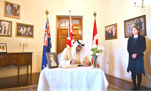 അമീറി ദിവാൻകാര്യ മന്ത്രി ബ്രിട്ടീഷ് എംബസി സന്ദർശിച്ചു