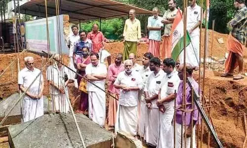 ആ​ശു​പ​ത്രി കെ​ട്ടി​ട നി​ര്‍മാ​ണ​ത്തി​ല്‍ അ​പാ​ക​ത: കോ​ണ്‍ഗ്ര​സ് ധ​ര്‍ണ