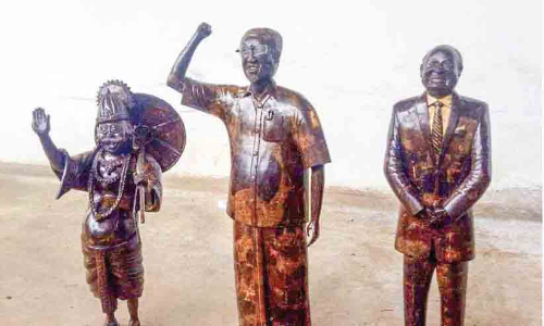 ചിരട്ടയിൽ വിസ്മയ ശിൽപങ്ങൾ തീർത്ത്​ സതീഷ്