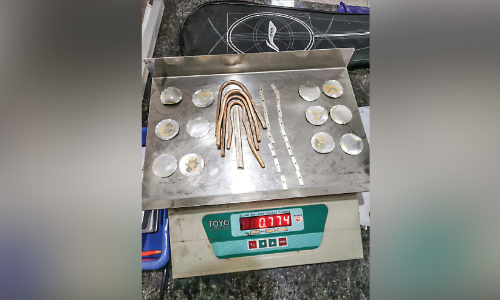 ടൈഗർബാമിലും പെൻസിൽ ഷാർപ്​നറിലും ഒളിപ്പിച്ച്​ സ്വർണം കടത്താൻ ശ്രമം; കരിപ്പൂരിൽ യുവാവ്​ പിടിയിൽ