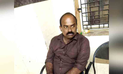 അനധികൃത മദ്യവിൽപന; ഓടിച്ച് പിടിച്ചു അനധികൃത മദ്യവിൽപന; ഓടിച്ച് പിടിച്ചു