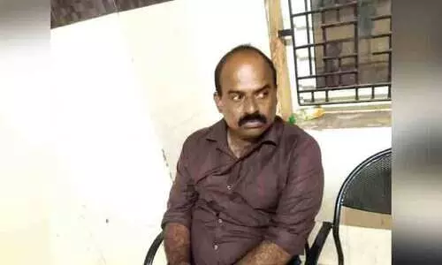 അനധികൃത മദ്യവിൽപന; ഓടിച്ച്​ പിടിച്ചു