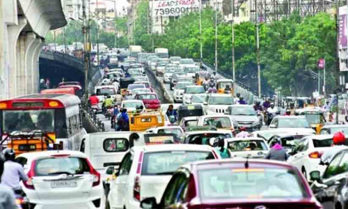 ചേ​ർ​ത്ത​ല കോ​ട​തി​ക്ക​വ​ല​യി​ൽ ഗ​താ​ഗ​ത​ക്കു​രു​ക്ക്; ​റോ​ഡി​ന്​ വീ​തി​കൂ​ട്ട​ണം, സി​ഗ്​​ന​ൽ വേ​ണം