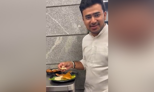 പ്രളയ ദുരിതത്തിനിടെ ഹോട്ടലിൽനിന്ന് മസാല ദോശ കഴിച്ച് ബി.ജെ.പി എം.പിയുടെ റിവ്യൂ; 10 ദോശകൾ അയച്ച് കോൺഗ്രസ് പ്രതിഷേധം