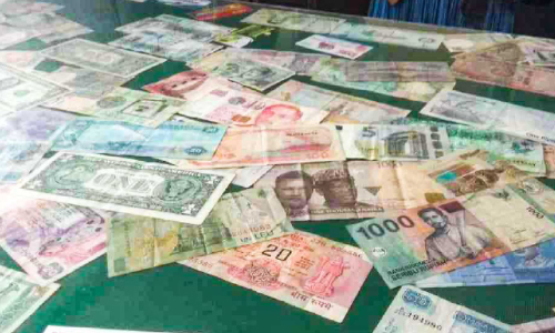 ഭക്ഷണംകഴിച്ച് മടങ്ങുമ്പോൾ അറിവിന്‍റെ ശേഖരവും കാണാം