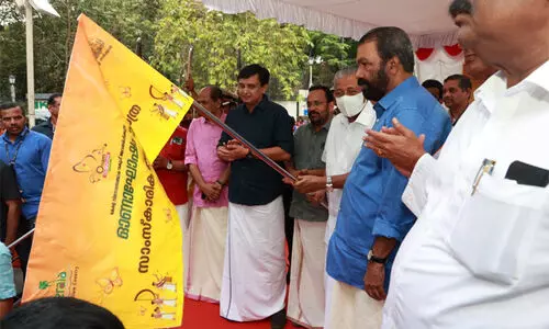 അനന്തപുരിയെ ഇളക്കിമറിച്ച് ഘോഷയാത്ര