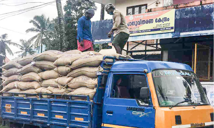 നിലംപതിഞ്ഞിമുകൾ റേഷൻ കടക്ക് പൂട്ട് നിലംപതിഞ്ഞിമുകൾ റേഷൻ കടക്ക് പൂട്ട്