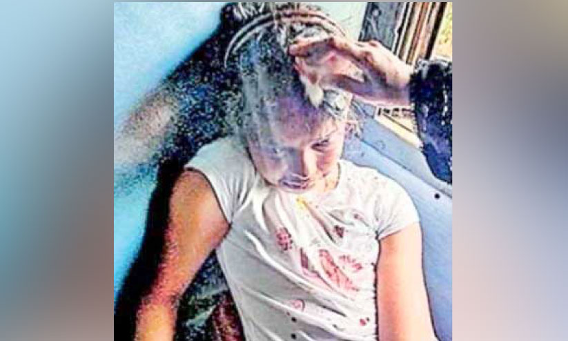 ട്രെയിനിനു കല്ലേറ്: ഞെട്ടൽ മാറാതെ കീർത്തന ട്രെയിനിനു കല്ലേറ്: ഞെട്ടൽ മാറാതെ കീർത്തന