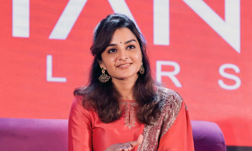 വരണ്ട പ്രദേശം... ചുറ്റും മരങ്ങളോ, വീടോ ഒന്നുമില്ല- ആലോചിക്കുമ്പോഴാണ് അതിന്റെ പേടി മനസിലാകുന്നത് -മഞ്ജു വാര്യർ വരണ്ട പ്രദേശം... ചുറ്റും മരങ്ങളോ, വീടോ ഒന്നുമില്ല- ആലോചിക്കുമ്പോഴാണ് അതിന്റെ പേടി മനസിലാകുന്നത് -മഞ്ജു വാര്യർ