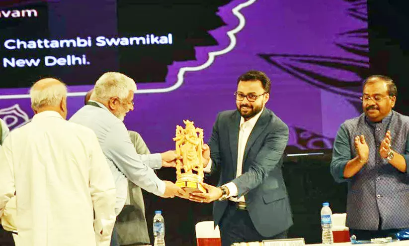 ജെ.​കെ മേ​നോ​ന് ഗ്ലോ​ബ​ല്‍ നാ​യ​ര്‍ സേ​വാ സ​മാ​ജ് ആ​ദ​ര​വ്​