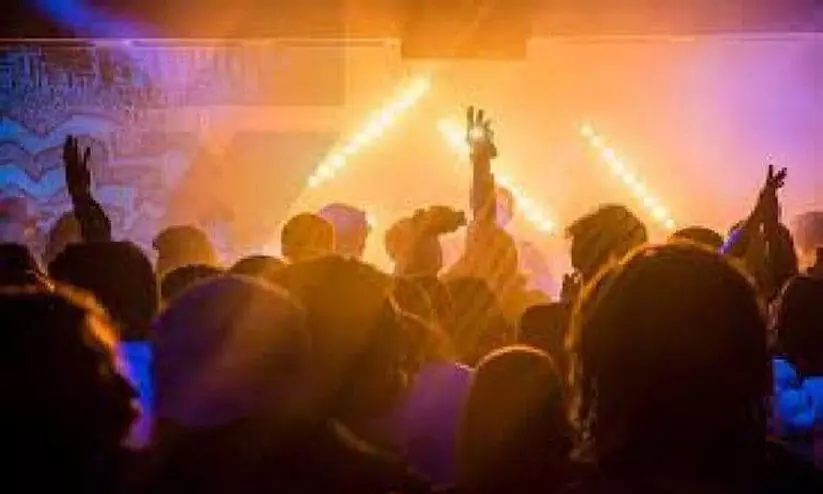 ശബ്ദമലീനീകരണം; ഹൈദരാബാദിലെ പബുകൾക്ക് നിയന്ത്രണവുമായി ഹൈകോടതി ശബ്ദമലീനീകരണം; ഹൈദരാബാദിലെ പബുകൾക്ക് നിയന്ത്രണവുമായി ഹൈകോടതി