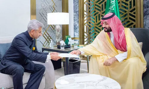 സൗദി കിരീടാവകാശിയും ഇന്ത്യൻ വിദേശകാര്യമന്ത്രിയും ചർച്ച നടത്തി സൗദി കിരീടാവകാശിയും ഇന്ത്യൻ വിദേശകാര്യമന്ത്രിയും ചർച്ച നടത്തി
