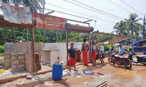 ദേശീയപാത വികസനം; മുഴപ്പിലങ്ങാട് മത്സ്യ മാർക്കറ്റുകൾ പൊളിച്ചു തുടങ്ങി