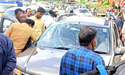 പുതുക്കാട്ട്​ കാര്‍ മറിഞ്ഞ് നാലുപേര്‍ക്ക് പരിക്ക്