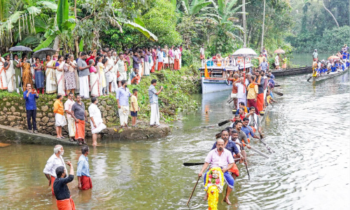 കുമാരനല്ലൂര് ഊരുചുറ്റു വള്ളംകളി ഭക്തിസാന്ദ്രമായി കുമാരനല്ലൂര് ഊരുചുറ്റു വള്ളംകളി ഭക്തിസാന്ദ്രമായി