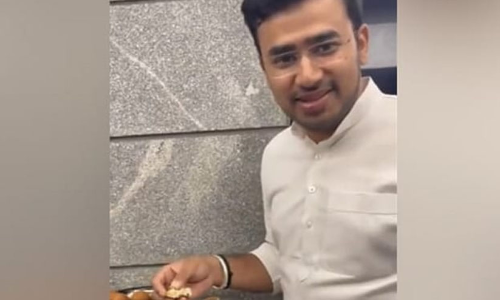 ആരാണ് എന്‍റെ ദോശ തിന്നത്‍? കോൺഗ്രസിനോട് തേജസ്വി സൂര്യ; ഓഫിസിലെ ആരെങ്കിലും കഴിച്ചിട്ടുണ്ടാകുമെന്ന് മറുപടി