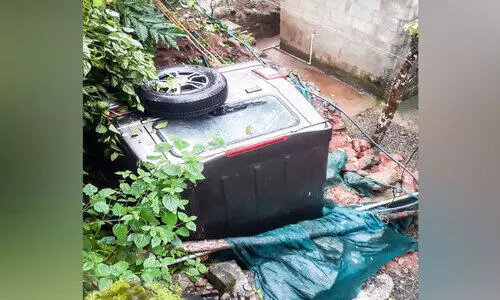 ബൊലേറോ ജീപ്പ് കിണറ്റിൽ വീണു ബൊലേറോ ജീപ്പ് കിണറ്റിൽ വീണു