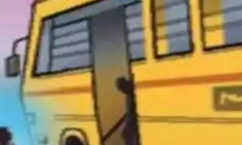 നഴ്സറി വിദ്യാർഥിനിയെ സ്കൂൾ ബസിനുള്ളിൽ പീഡിപ്പിച്ചു; ഡ്രൈവറും വനിത ജീവനക്കാരിയും അറസ്റ്റിൽ