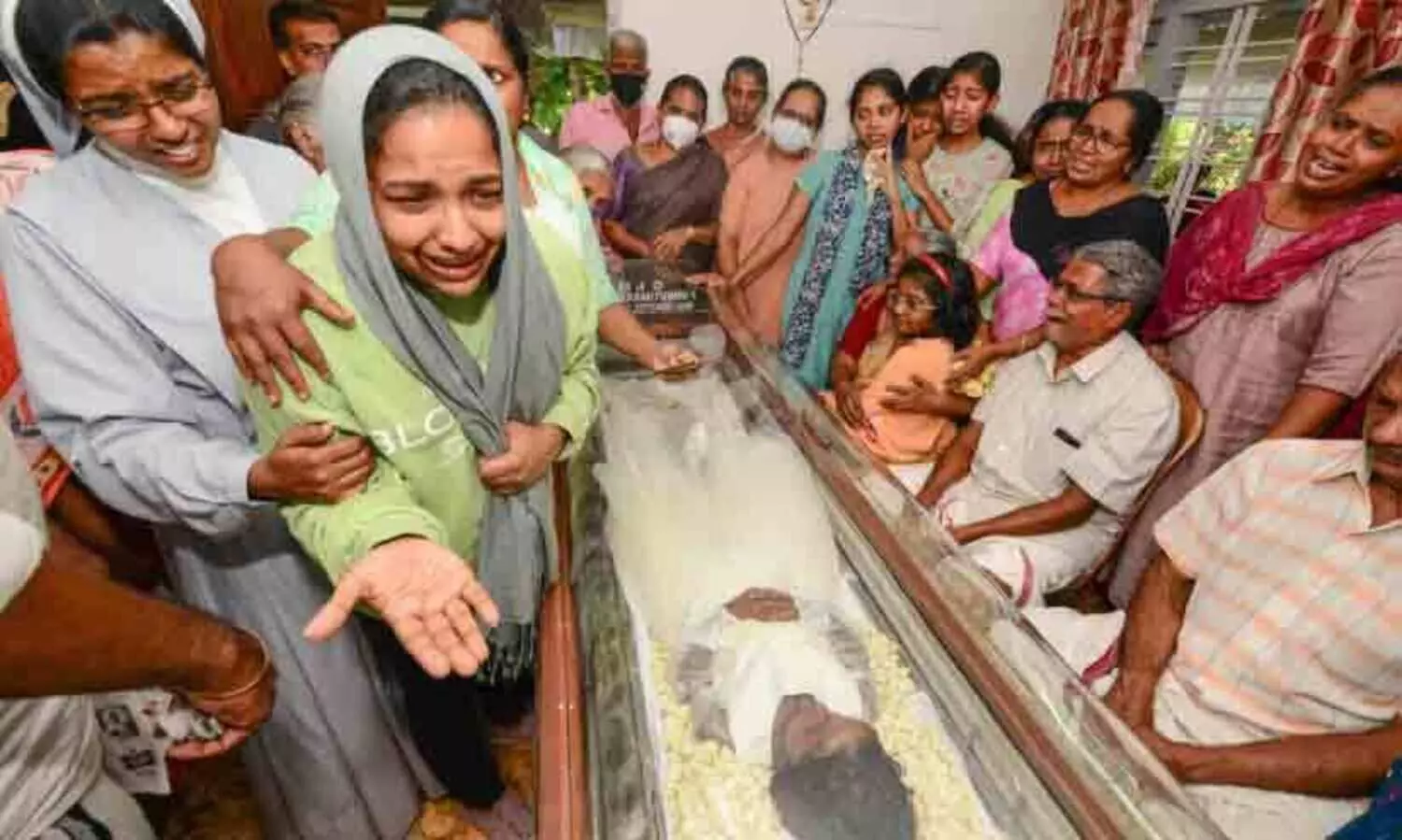 ഓടിക്കളിച്ച മുറ്റത്ത് മിന്‍സ മോള്‍ക്ക് നിത്യനിദ്ര