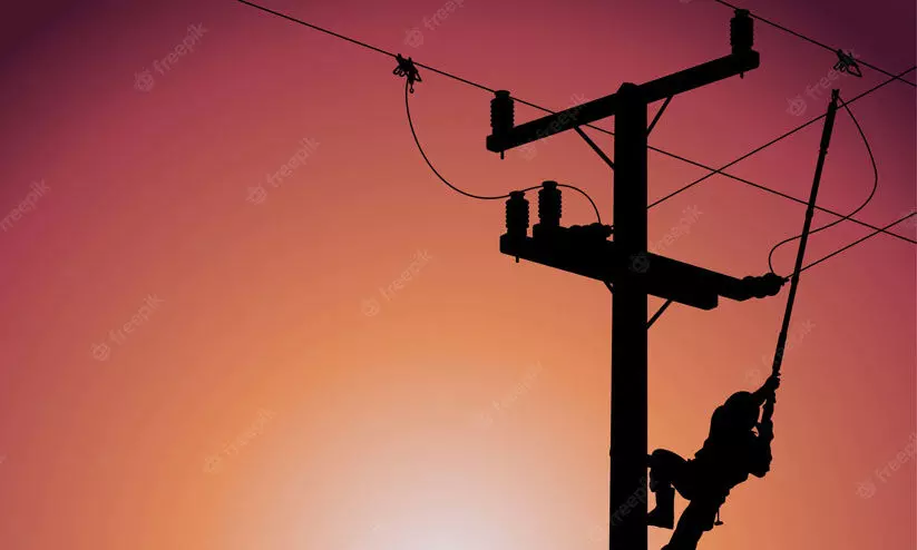 അറ്റകുറ്റപ്പണിക്കിടെ ലൈൻമാൻ തടാകത്തിൽ വീണു മരിച്ചു