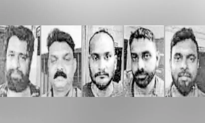2.71 ലക്ഷം രൂപയുമായി അഞ്ചംഗ ചീട്ടുകളി സംഘം പിടിയിൽ 2.71 ലക്ഷം രൂപയുമായി അഞ്ചംഗ ചീട്ടുകളി സംഘം പിടിയിൽ