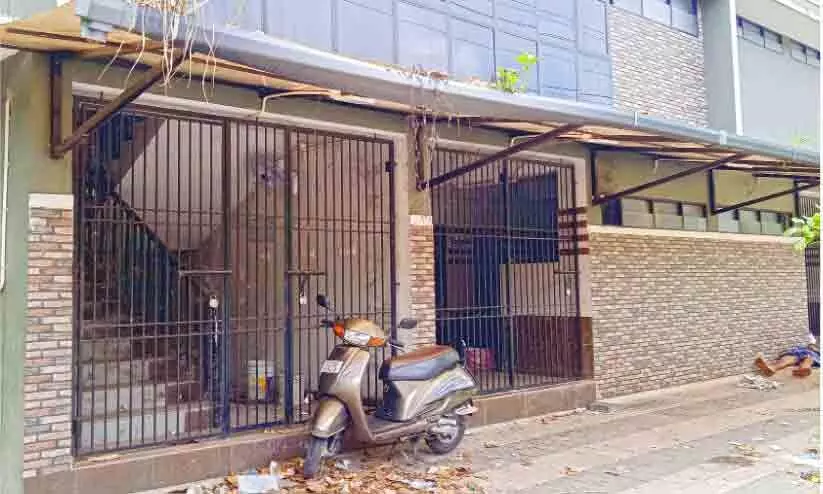 അരക്കോടി ചെലവിൽ നിർമിച്ച ശൗചാലയം നോക്കുകുത്തി