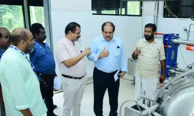 കണ്ണപുരത്ത് നാളികേര സംസ്കരണ യൂനിറ്റ് അന്തിമഘട്ടത്തിൽ കണ്ണപുരത്ത് നാളികേര സംസ്കരണ യൂനിറ്റ് അന്തിമഘട്ടത്തിൽ