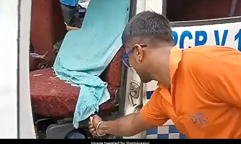 Kolkata Police Van Was Set On Fire