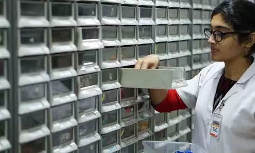 ഫാർമസിസ്റ്റ് നിയമനം നടത്തുന്നില്ല; റാങ്ക് ലിസ്റ്റിലുള്ളവരുടെ കാത്തിരിപ്പ് നീളുന്നു ഫാർമസിസ്റ്റ് നിയമനം നടത്തുന്നില്ല; റാങ്ക് ലിസ്റ്റിലുള്ളവരുടെ കാത്തിരിപ്പ് നീളുന്നു