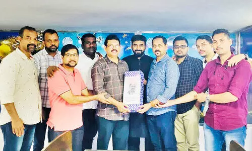 ഹ​സ്സ​ൻ പ​ച്ചി​ല​ക്കാ​ടി​ന് യാ​ത്ര​യ​യ​പ്പ് ന​ൽ​കി