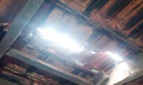 കരയത്തുംചാലിൽ കരിങ്കൽ ക്വാറിയില് ഉഗ്രസ്ഫോടനം; വീടിന്റെ മേല്ക്കൂര തകര്ന്നു കരയത്തുംചാലിൽ കരിങ്കൽ ക്വാറിയില് ഉഗ്രസ്ഫോടനം; വീടിന്റെ മേല്ക്കൂര തകര്ന്നു