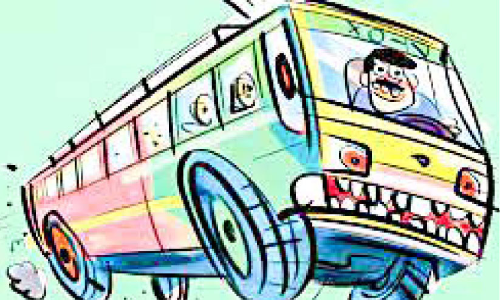 ഭീതി പരത്തി ബസുകളുടെ മത്സരയോട്ടം