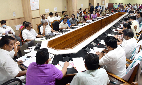 ശബരിമല മകരവിളക്ക് : ഒരുക്കങ്ങൾ സമയബന്ധിതമായി പൂർത്തിയാക്കാൻ തീരുമാനം