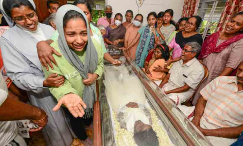 ഓടിക്കളിച്ച മുറ്റത്ത് മിന്‍സ മോള്‍ക്ക് നിത്യനിദ്ര