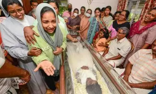 ഓടിക്കളിച്ച മുറ്റത്ത് മിന്‍സ മോള്‍ക്ക് നിത്യനിദ്ര