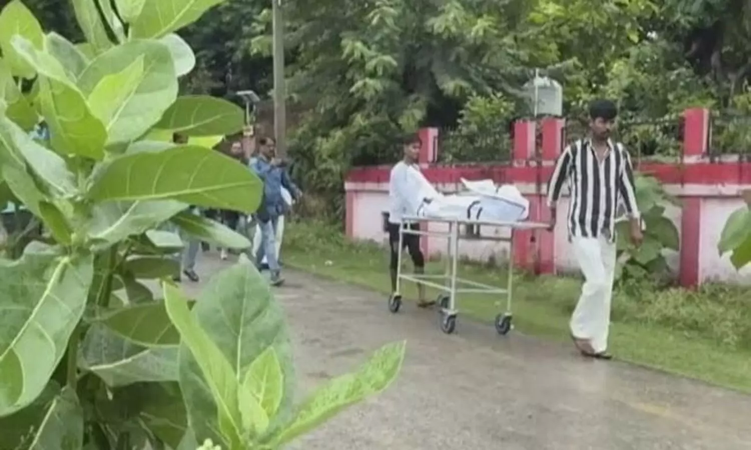 ലഖിംപൂർഖേരി: പെൺകുട്ടികളുടെ മൃതദേഹം ഇന്ന് സംസ്കരിക്കുമെന്ന് കുടുംബാംഗങ്ങൾ