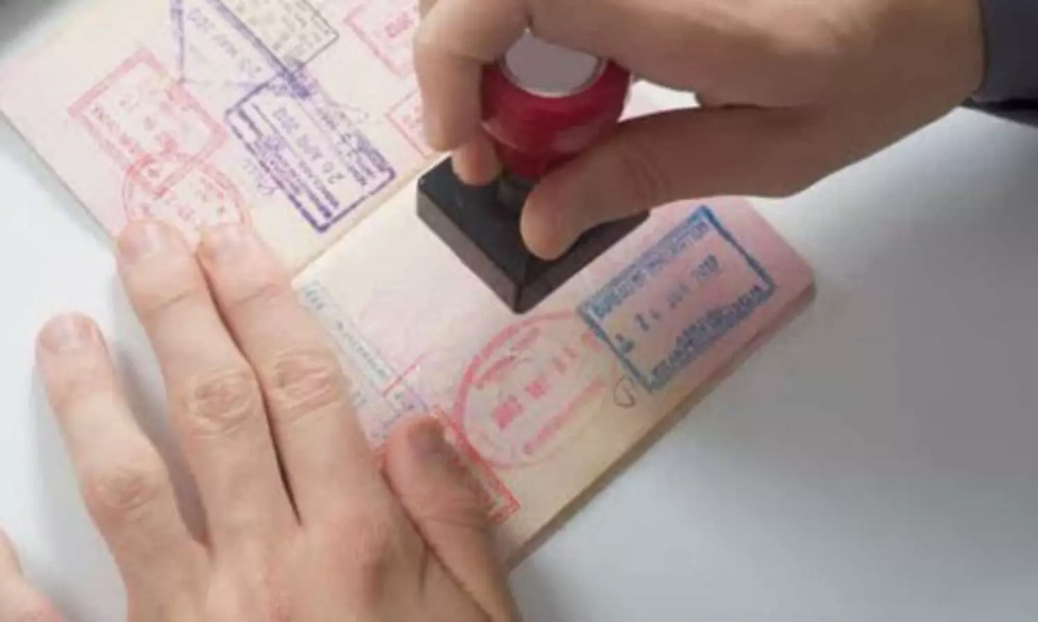 പാസ്​പോർട്ടിൽ വിസ സ്റ്റാമ്പിങ്​ നിർബന്ധമില്ല - റോയൽ ഒമാൻ പൊലീസ്