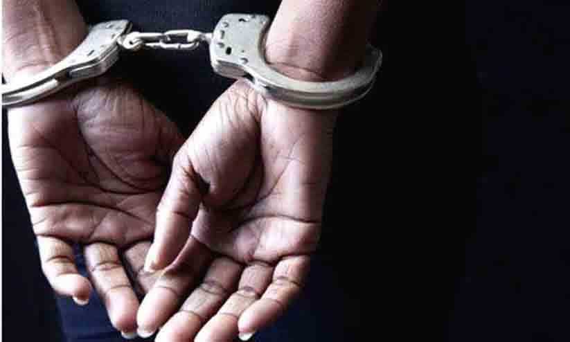 പ്രണയം നടിച്ച് വഞ്ചിച്ചെന്ന്; യുവതിക്കെതിരെ കേസെടുത്തു പ്രണയം നടിച്ച് വഞ്ചിച്ചെന്ന്; യുവതിക്കെതിരെ കേസെടുത്തു