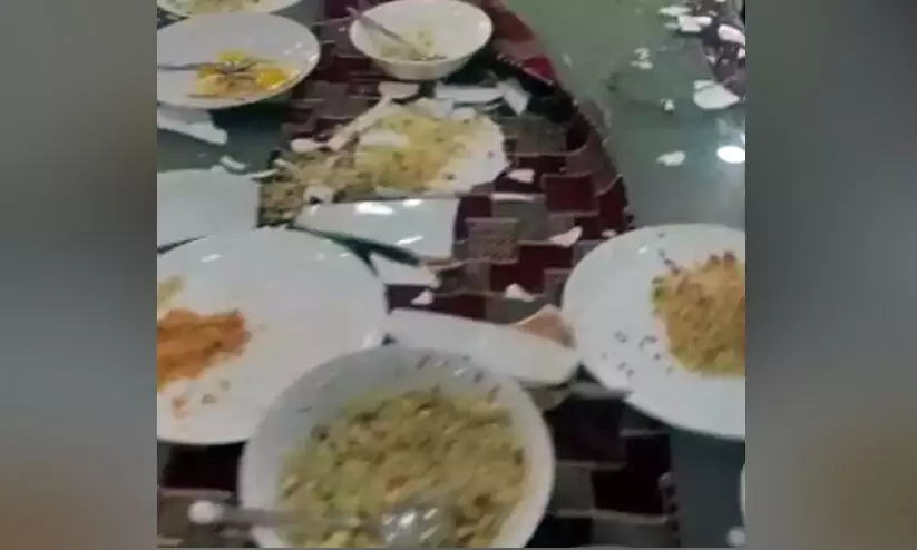 ഫ്രൈഡ് റൈസില് ചിക്കന് കുറഞ്ഞെന്ന്; റിസോര്ട്ടില് അഞ്ചംഗ സംഘത്തിന്റെ അഴിഞ്ഞാട്ടം ഫ്രൈഡ് റൈസില് ചിക്കന് കുറഞ്ഞെന്ന്; റിസോര്ട്ടില് അഞ്ചംഗ സംഘത്തിന്റെ അഴിഞ്ഞാട്ടം