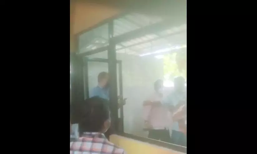 പുൽപള്ളിയിൽ പഞ്ചായത്ത് അധികൃതർ ബീഫ് സ്റ്റാളിലെ 50 കിലോ ഇറച്ചി മണ്ണെണ്ണ ഒഴിച്ച് നശിപ്പിച്ചു -വിഡിയോ