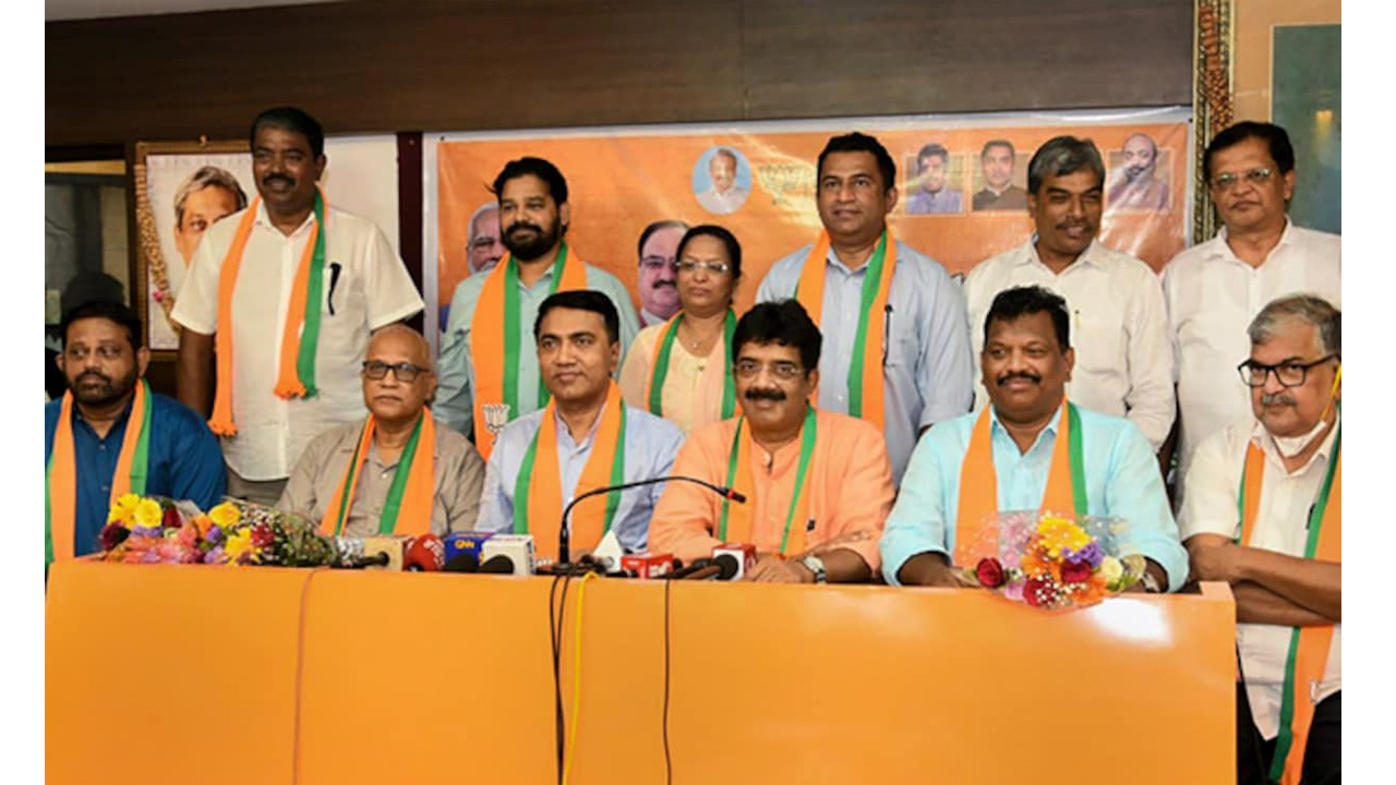 ഗോവയിൽ കൂട്ട കൂറുമാറ്റത്തിന് സ്പീക്കറുടെ അംഗീകാരം ഗോവയിൽ കൂട്ട കൂറുമാറ്റത്തിന് സ്പീക്കറുടെ അംഗീകാരം