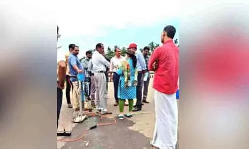 വടകര- മാഹി കനാൽ അപ്രോച്ച് റോഡ് നിർമാണം; കല്ലേരിയിൽ വിജിലൻസ് പരിശോധന വടകര- മാഹി കനാൽ അപ്രോച്ച് റോഡ് നിർമാണം; കല്ലേരിയിൽ വിജിലൻസ് പരിശോധന