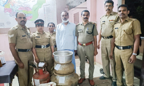 ചാരായവും വാഷും വാറ്റുപകരണങ്ങളുമായി വയോധികൻ അറസ്റ്റിൽ